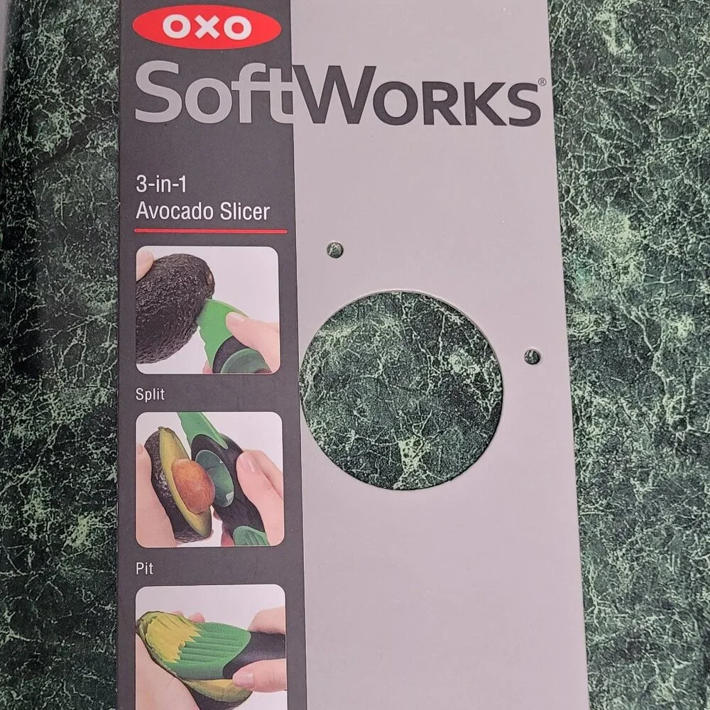 Oxo 3 in 1 Avocado Slicer, Avo Saver, Avocado Container NWOT